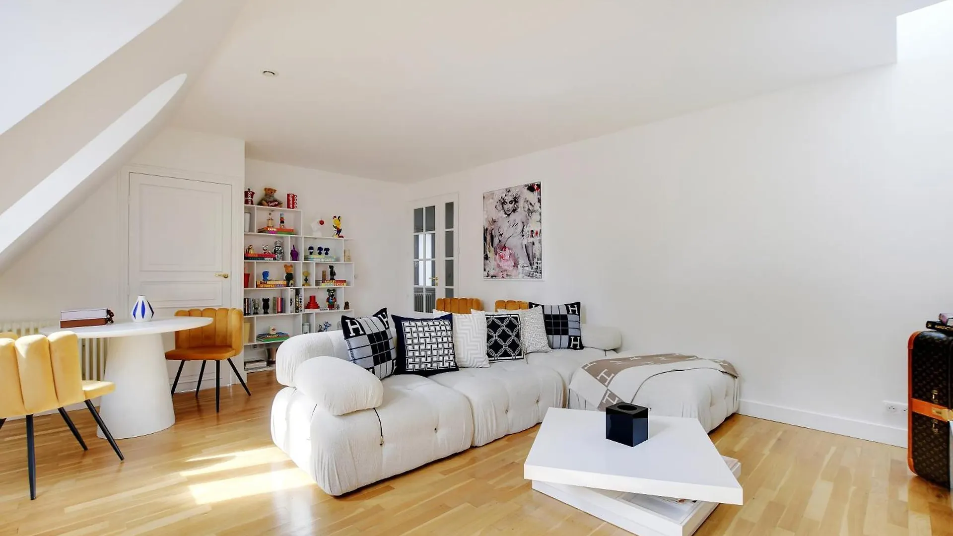 Royal Monceau - Hoche Apartment Paris 0*,  France